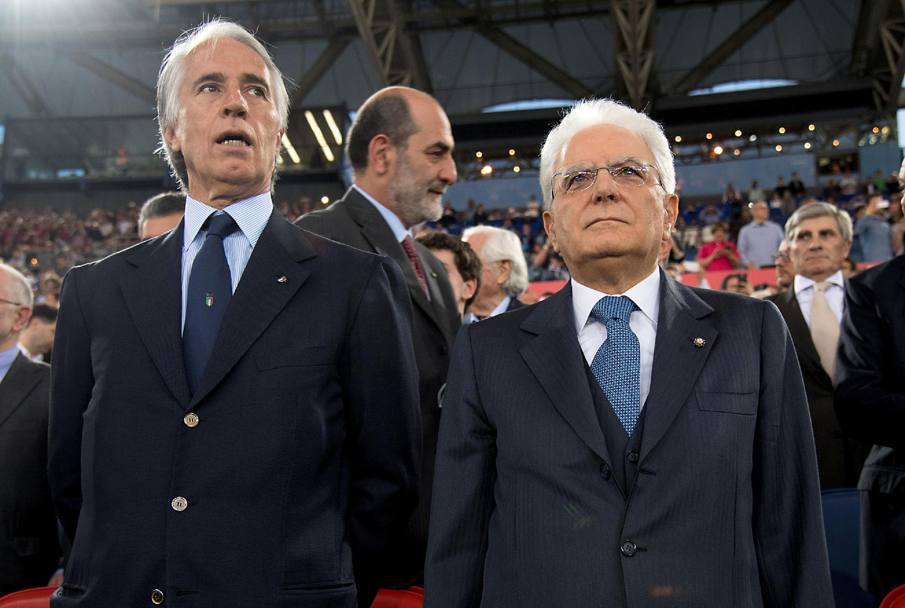 Il presidente della Repubblica Sergio Mattarella in tribuna accanto a Giovanni Malagò. Ansa